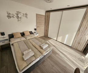 Sunny room 1